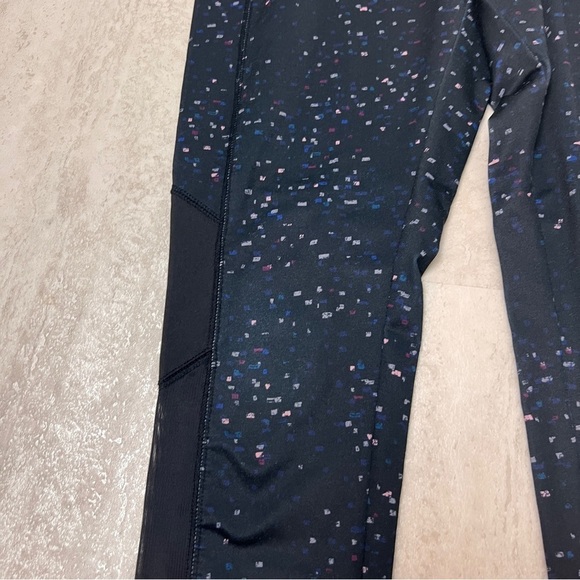 Motherhood Maternity workout leggings mesh medium - Picture 3 of 10